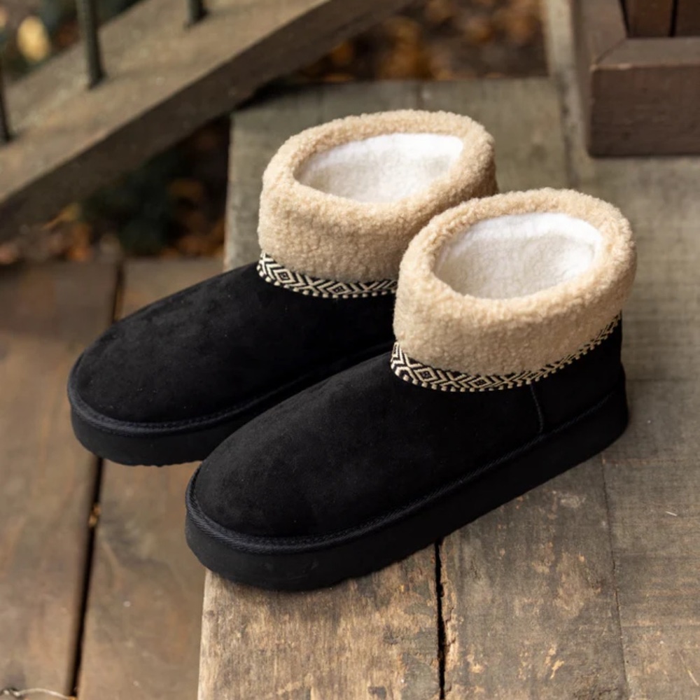 Black and Cream Women's Shearling Platform Boots